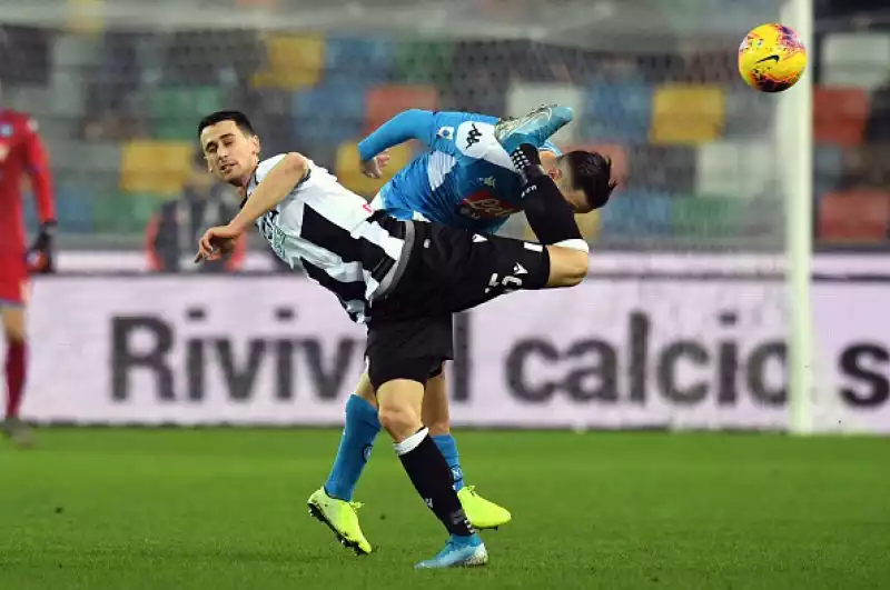 Altro passo falso del Napoli, a digiuno di vittorie da mesi: la squadra di Ancelotti non va oltre l'1-1 alla Dacia Arena contro l'Udinese.