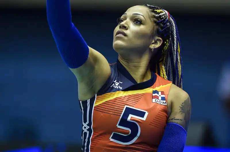 La popolarissima giocatrice della nazionale femminile della Repubblica Dominicana gioca nel ruolo di libero.