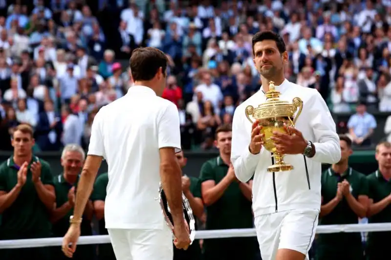 Novak Djokovic ha battuto Roger Federer in 4 ore e 57 minuti nella finale più lunga della storia di Wimbledon.