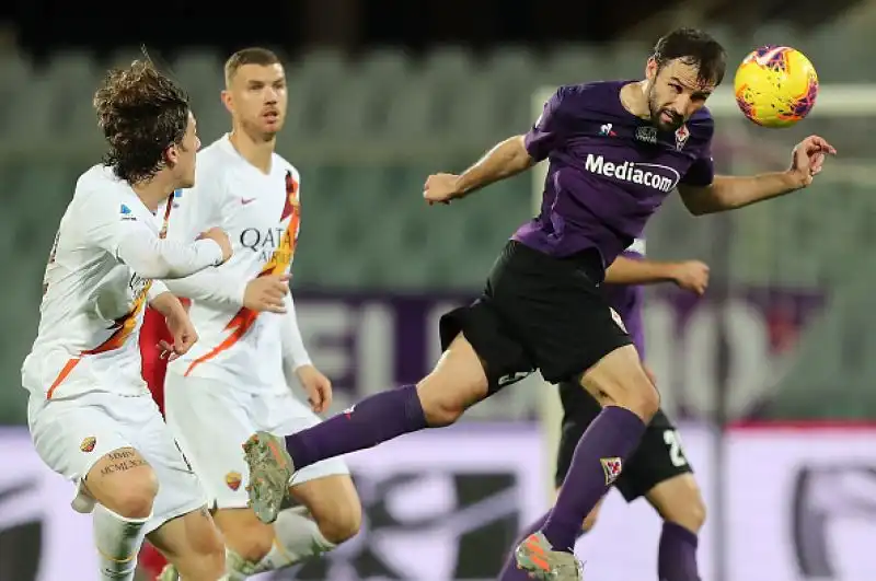 La Roma travolge con un netto 4-1 la Fiorentina nell'anticipo del venerdì della diciassettesima giornata di Serie A, giocato allo stadio "Artemio Franchi" di Firenze.