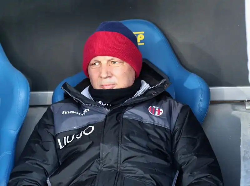 Il Bologna di Sinisa Mihajlovic è straripante nella sfida contro il Lecce: i rossoblu si impongono per 3-2 al Via del Mare e ora sono ottavi a 22 punti.