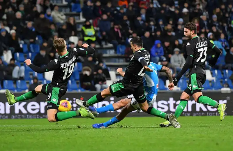 Napoli all'ultimo respiro: primi tre punti per Gattuso.
I partenopei superano il Sassuolo per 2-1 grazie alle reti di Allan ed Elmas.
