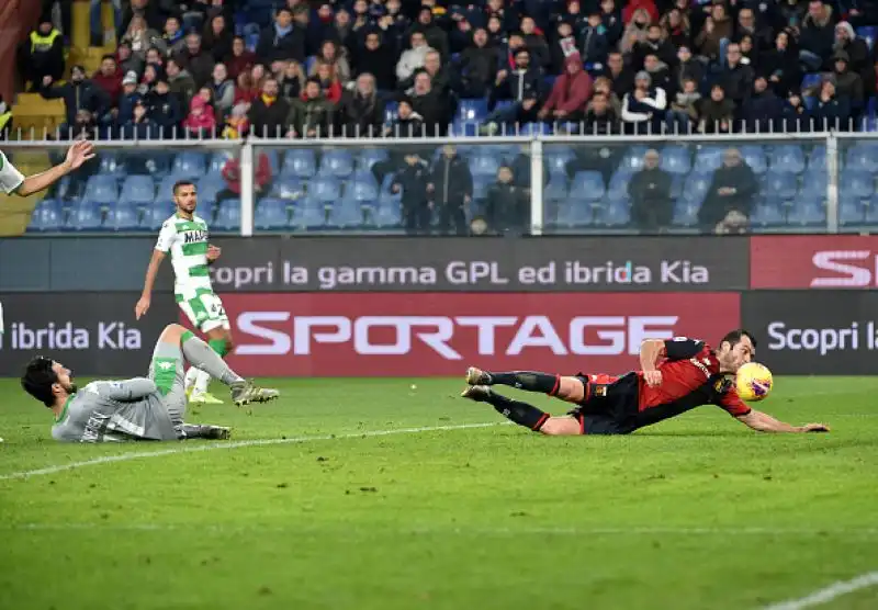 Nicola resuscita il Genoa: resa Sassuolo. Il terzo allenatore stagionale del Grifone debutta bene: i rossoblù vincono 2-1 e lasciano l'ultimo posto
