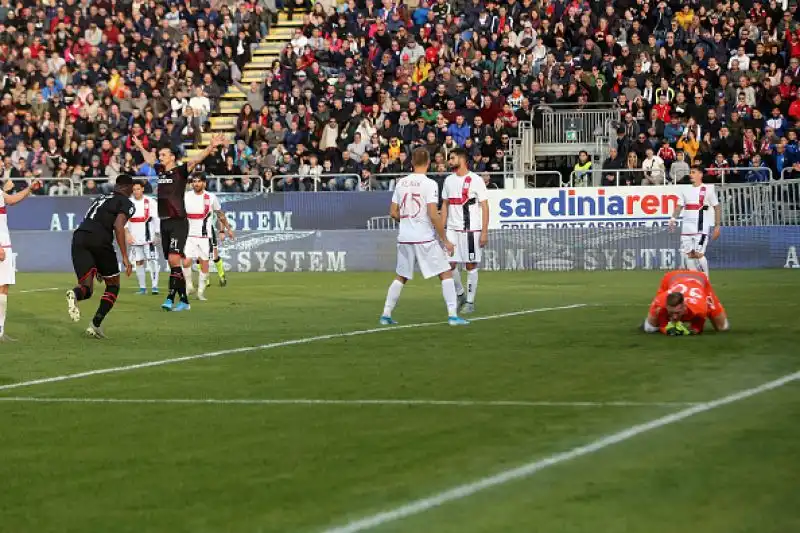Grazie ai gol di Leao e Ibrahimovic il Milan supera il Cagliari 2-0 e ritrova la vittoria dopo oltre un mese
