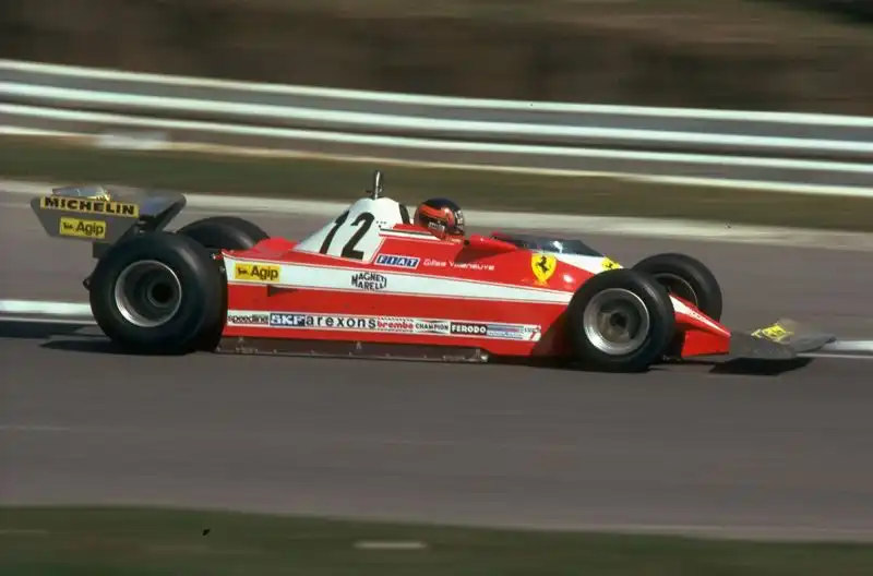 Nello stesso anno ha sostituito Niki Lauda alla Ferrari nelle ultime gare del Mondiale