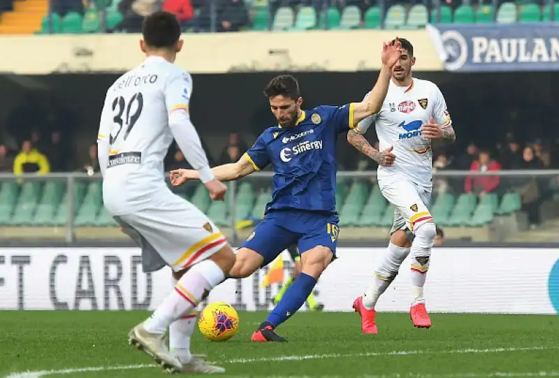 Tris dell'Hellas Verona sul Lecce che dopo il pareggio con l'Inter incassa le reti di Dawidowicz, Pessina e Pazzini