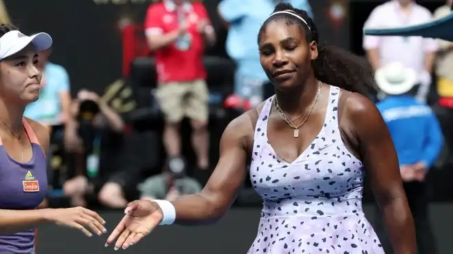 Roland Garros: Serena Williams si arrende