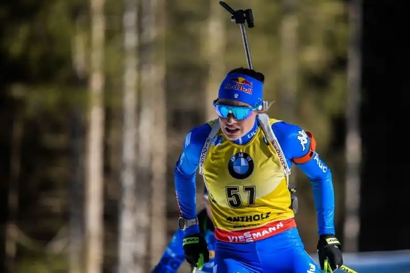 Dorothea Wierer non si ferma più. In una gara da pelle d'oca la sciatrice altoatesina ha conquistato la medaglia d'oro nell'individuale femminile ai Mondiali di biathlon di Anterselva