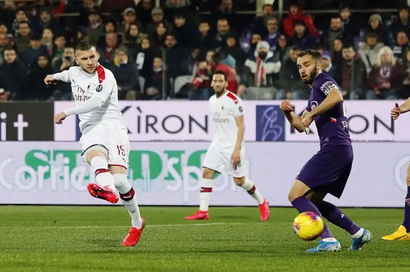 Dal Franchi escono con un punto a testa Fiorentina e Milan: per i rossoneri a segno Rebic, i viola la pareggiano a cinque minuti dal triplice fischio e in inferiorità numerica.