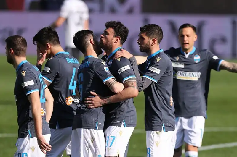Colpaccio della Spal a Parma nel primo recupero della 26esima giornata di Serie A, giocato a porte chiuse per l'emergenza Coronavirus.