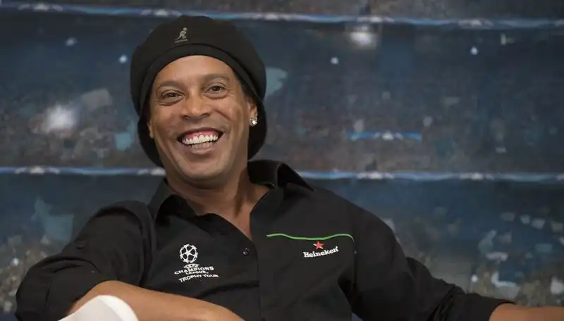 Ronaldinho candida Paolo Maldini a presidente della Repubblica