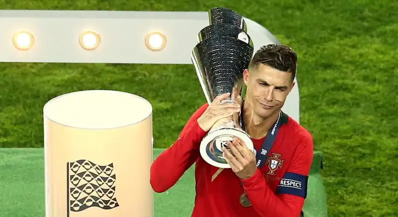 9- Quanti trofei ha conquistato con il Portogallo?
2: l'Europeo nel 2106 e la Nations League nel 2018-2019