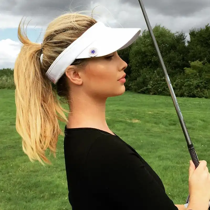 Nata a Londra ma di casa negli States, la 25enne Lucy Robson sta incantando sui campi da golf di mezzo mondo.