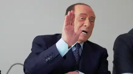 Silvio Berlusconi rompe gli indugi a Monza: 