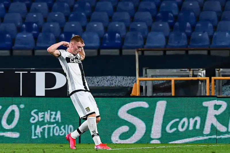 Il Parma ha travolto per 4-1 il Genoa al Tardini in una partita valida per la 27esima giornata di Serie A