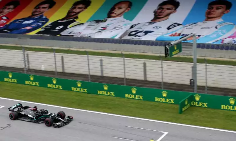 Il campionato del mondo di F1 è ripartito con una novità cromatica.