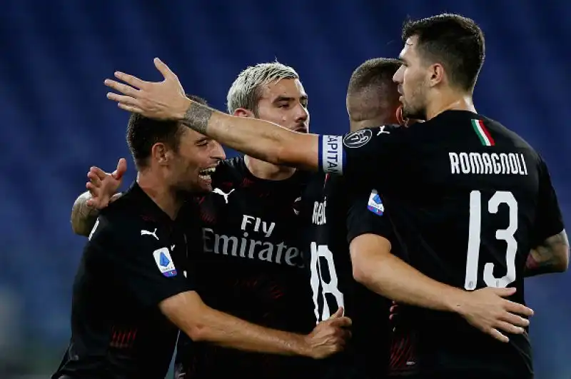Per i rossoneri in gol Calhanoglu, Ibrahimovic su rigore e Ante Rebic.