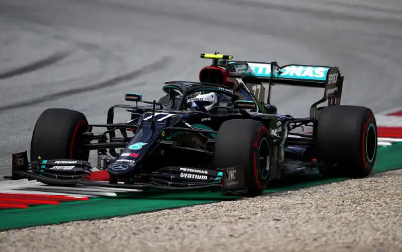 Hamilton ha vinto davanti a Bottas e Verstappen, Vettel e Leclerc entrano in contatto tra loro al primo giro e sono subito fuori gara.