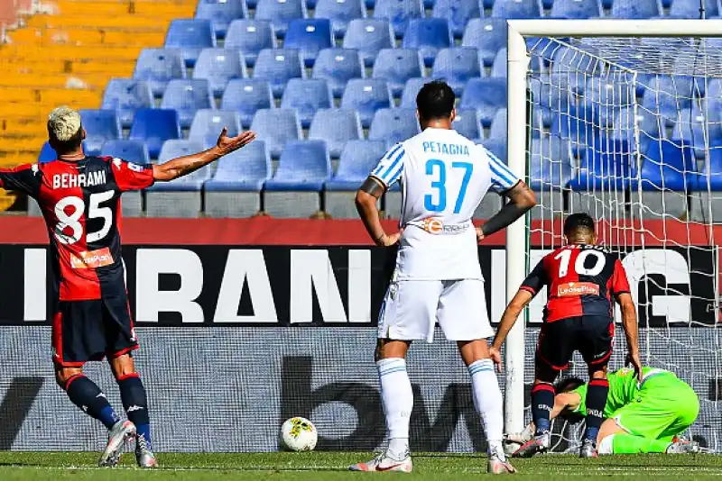 Nel primo tempo in gol per i rossoblu Goran Pandev e Lasse Schone su calcio di punizione.