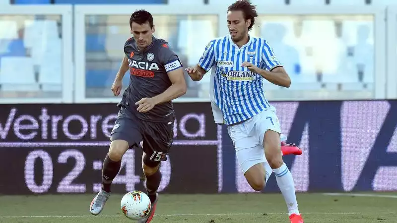 L'Udinese ha superato per 3-0 la Spal nel primo posticipo della trentunesima giornata del campionato di Serie A.