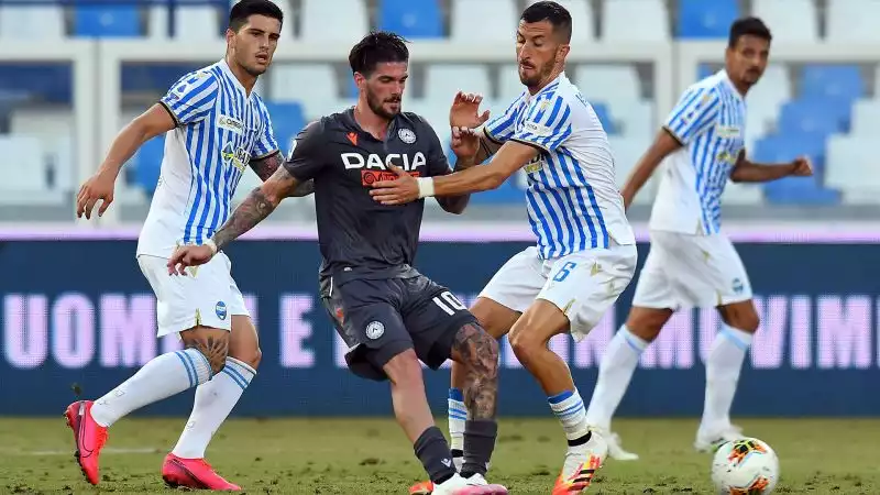 L'Udinese ha superato per 3-0 la Spal nel primo posticipo della trentunesima giornata del campionato di Serie A.