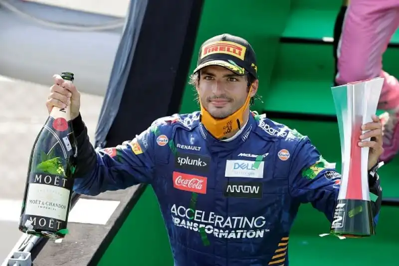 Il pilota della scuderia di Faenza ha preceduto sul podio Sainz e Stroll. Ritirate le Ferrari di Vettel e Leclerc.