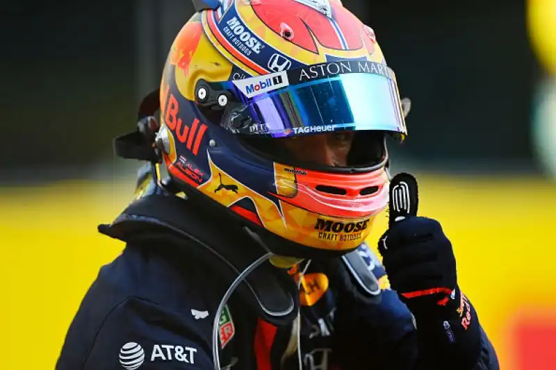 Lewis Hamilton ha vinto il primo Gran Premio di Toscana: al Mugello il campione del mondo ha trionfato al termine di unaltra gara pazza, durata oltre due ore e mezza.