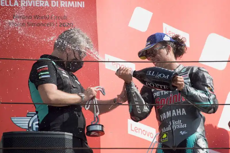 Nel gran premio di San Marino e della Riviera di Rimini alle spalle della Yamaha dell'italiano e di Bagnaia si è classificato Mir che ha superato all'ultimo giro Valentino Rossi giunto quarto sul traguardo.