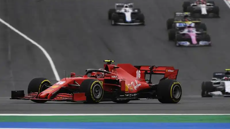 La Ferrari torna a vedere la luce: Charles Leclerc è riuscito a centrare il quarto posto, confermando i progressi della SF1000.