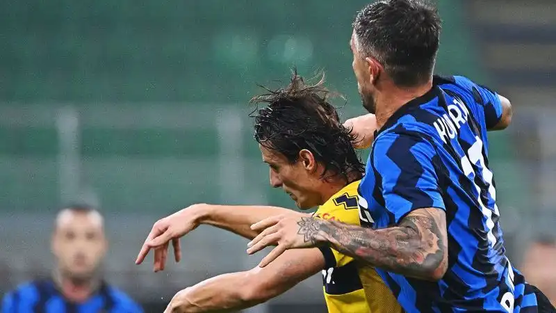 LInter va sotto di due gol ma riesce a recuperare: 2-2 con il Parma al Meazza.