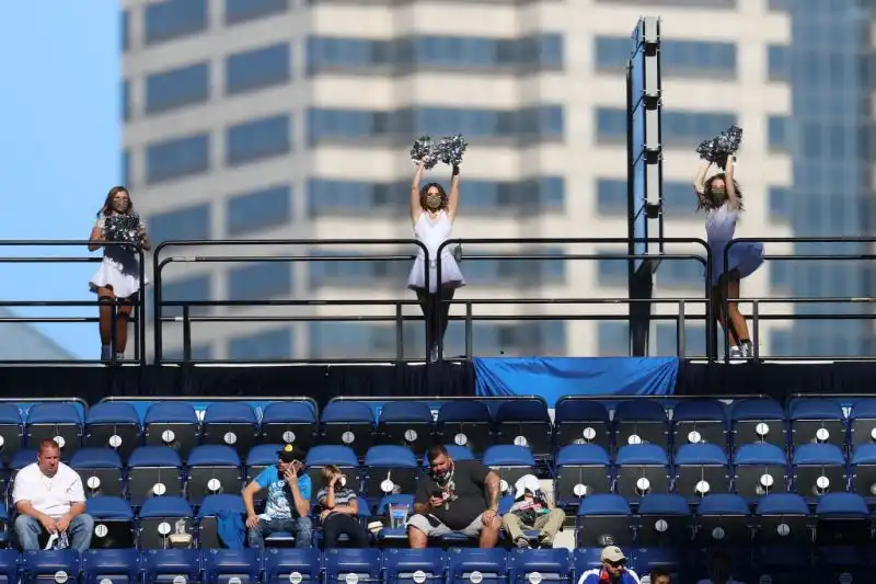 A Indianapolis i Colts hanno posizionato le loro cheerleaders anche in cima agli spalti.