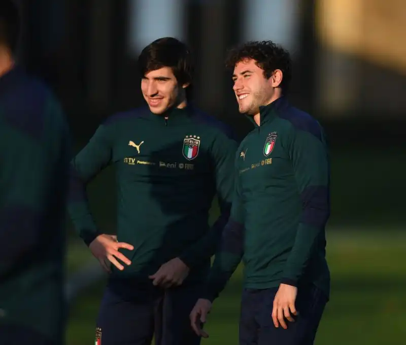 Sandro Tonali e Davide Calabria insieme in Nazionale come al Milan, dove sono compagni da quest'anno.
