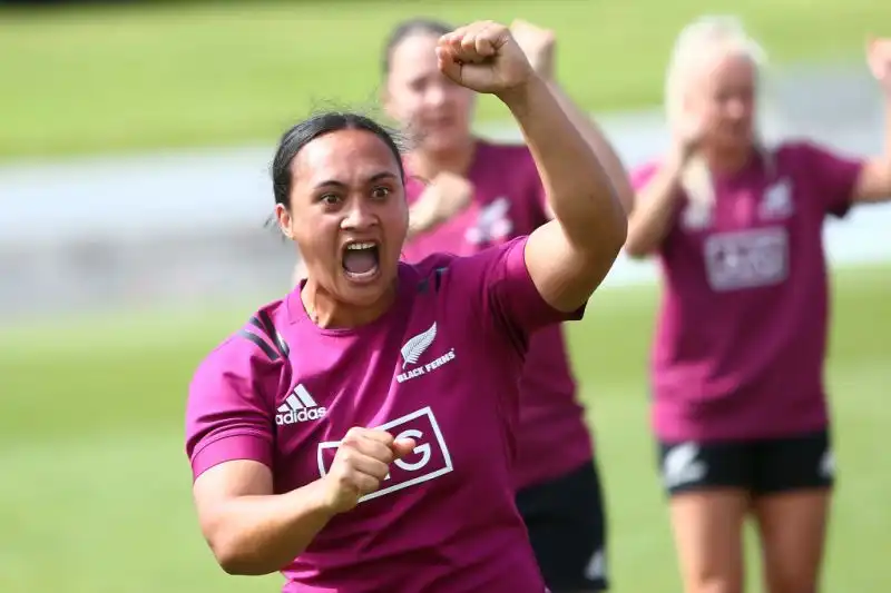 La nazionale di rugby a 15 femminile della Nuova Zelanda è meglio conosciuta come le Black Ferns.