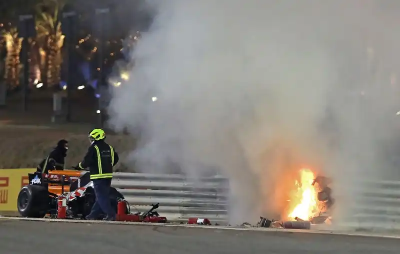 Terribile incidente alla partenza del Gran Premio del Bahrain per il pilota della Haas Romain Grosjean.