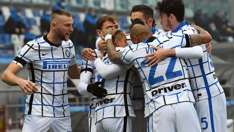 L'Inter si rialza dopo la sconfitta in Champions League grazie a una splendida vittoria per 3-0 contro il Sassuolo.