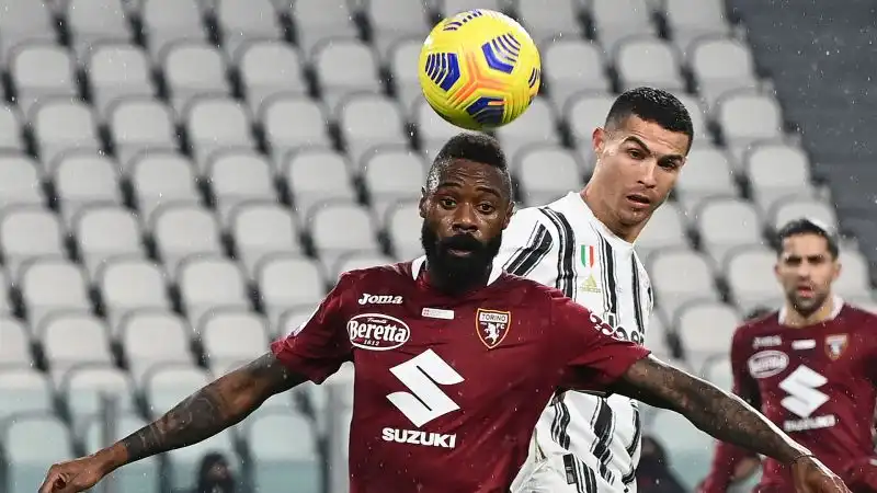 La Juventus vince il derby in rimonta: Torino sconfitto per 2-1.