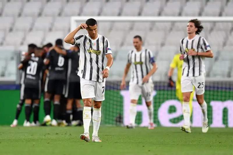 La Juventus non è riuscita a sfatare il tabù Champions, facendosi eliminare clamorosamente dal Lione