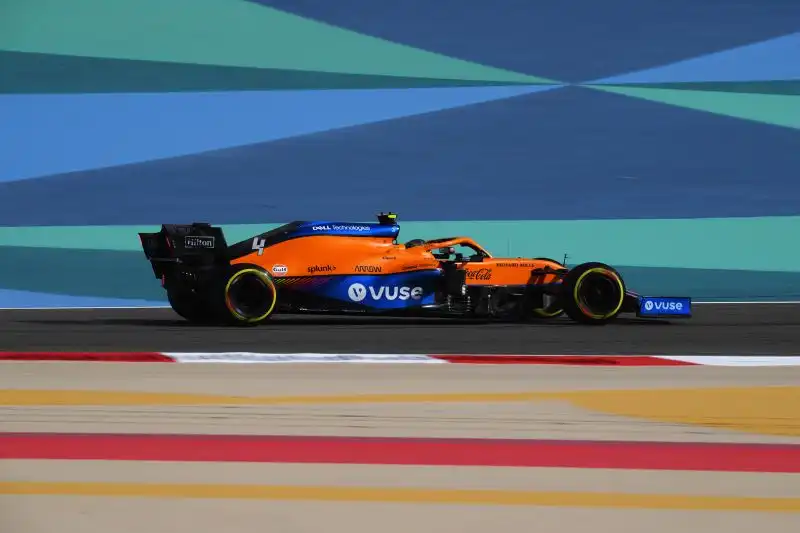 4 L. Norris (McLaren) 1:30.586 a 0.297