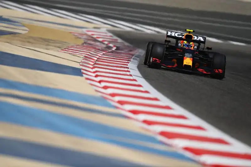 8 S. Perez (Red Bull) 1:31.682 a 1.393