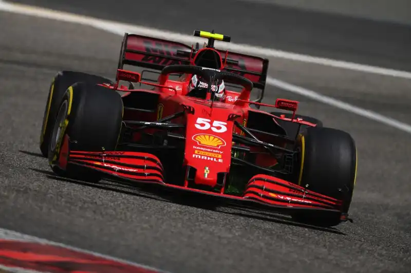 13 C. Sainz (Ferrari) 1:33.072 a 2.783