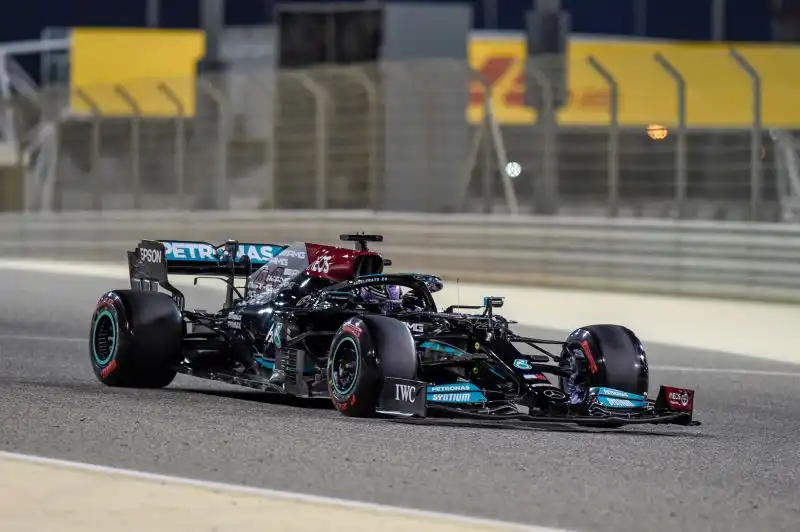 5	Lewis Hamilton (Mercedes) 1:30.025  a 1.065