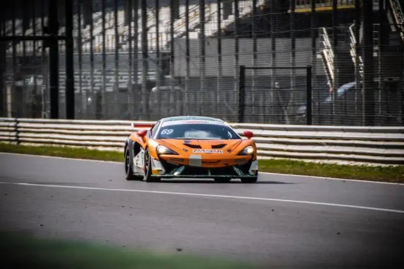 Test anche per le McLaren 570S GT4
Foto di Cristian Lovati