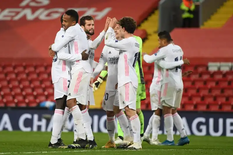 Finisce 0-0 la grande sfida di Anfield tra Liverpool e Real Madrid, un risultato che garantisce ai Blancos la semifinale di Champions League contro il Chelsea