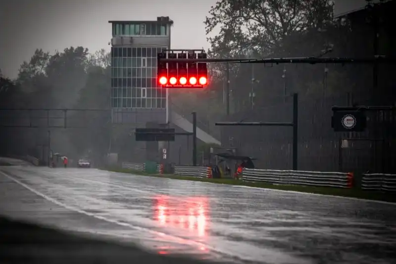La pioggia, caduta incessante sulla pista di Monza sabato, ha condizionato tanto. Foto di Cristian Lovati