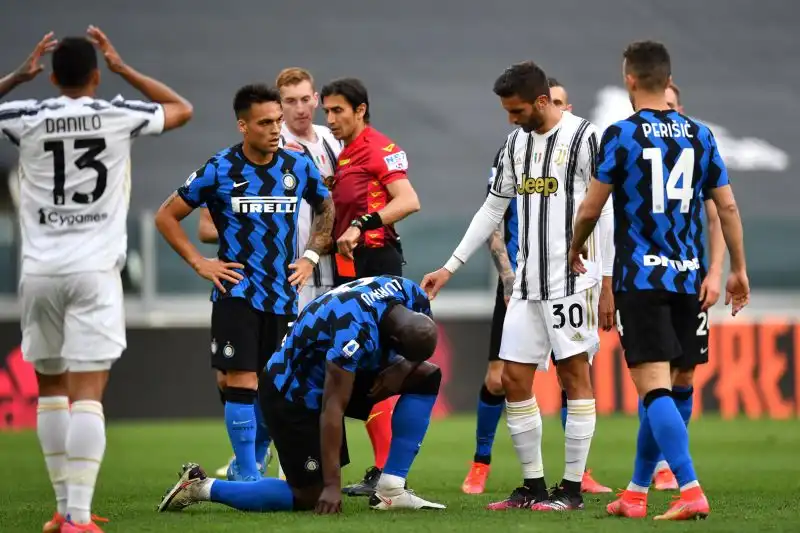 L'Inter sembra approfittarne subito: Lautaro pareggia di nuovo in acrobazia, ma l'arbitro annulla per fallo di Lukaku su Chiellini