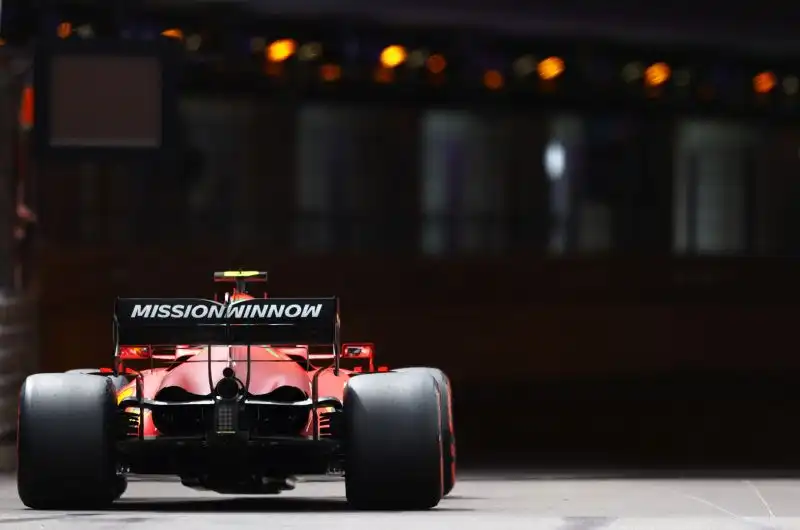 Charles Leclerc ha conquistato la pole position del Gran Premio di Monaco, davanti a Verstappen e Bottas