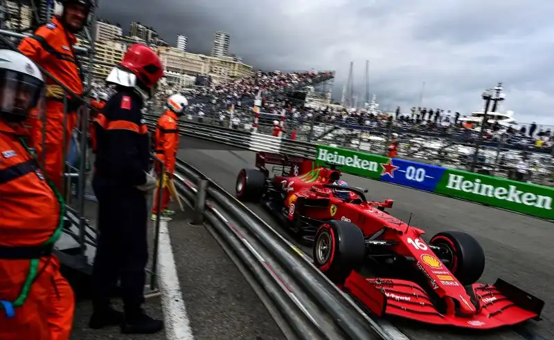 Il pilota della Ferrari Charles Leclerc ha conquistato la pole position del Gran Premio di Monaco