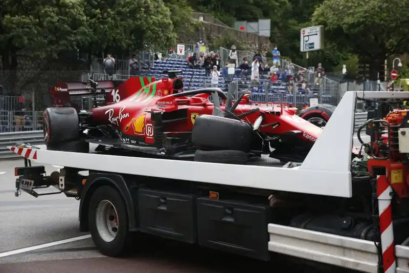 Il ferrarista ha centrato la prima pole stagionale per la Ferrari, ma ha concluso la sessione finendo contro le barriere con la sua monoposto