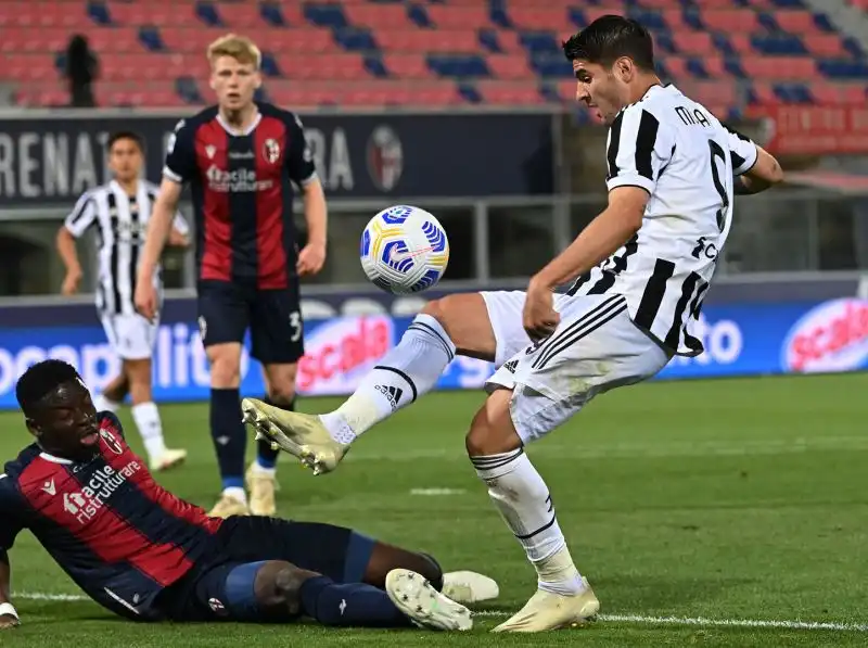47', Bologna-Juventus 0-4: Morata. Partita definitivamente chiusa al Dall'Ara con il diagonale mancino dell'attaccante spagnolo. Bianconeri ora legati ai risultati degli altri campi