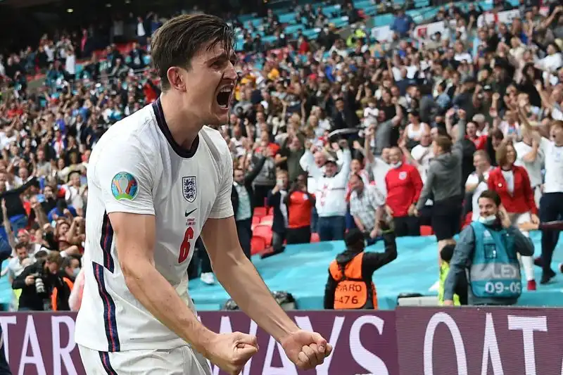 Tabù infranto per l'Inghilterra: a Wembley la Germania cade per 2-0 sotto i colpi di Sterling e Kane, in una serata di grandissime emozioni nello stadio londinese